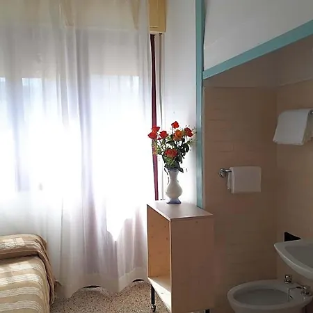 Dina Hotel 2*