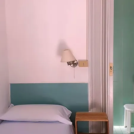 Dina Ξενοδοχείο 2*