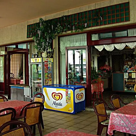 Hotel Dina 2*