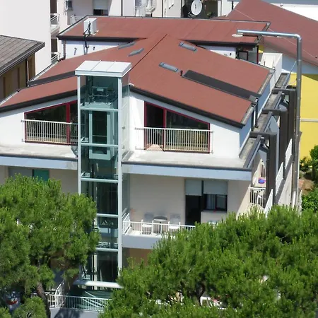 Hotel Dina 2*