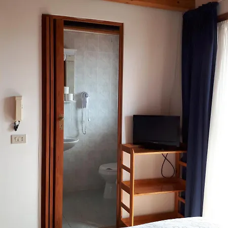 Dina Hotel 2*