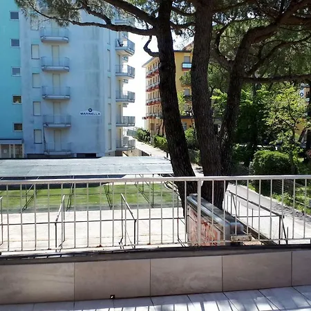 Hotel Dina 2*