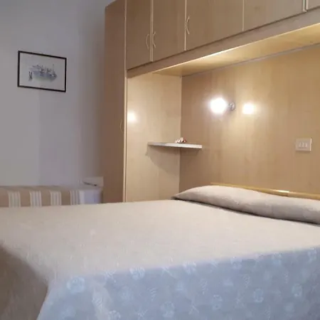 Hotel Dina 2*