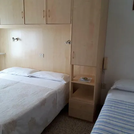 Hotel Dina 2*