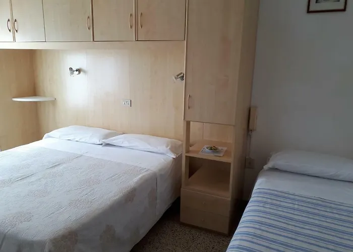 Hotel Dina 2*