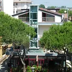 Dina Hotel 2*