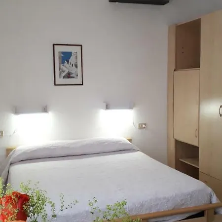 Dina Hotel 2*